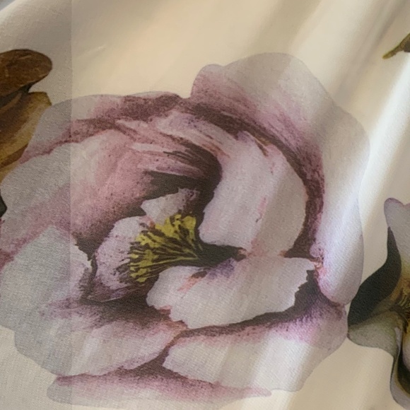 FAVIANA Wedding Guest DRESS - White Floral Plunging V-neck Dress Style 7946 - Picture 7 of 8